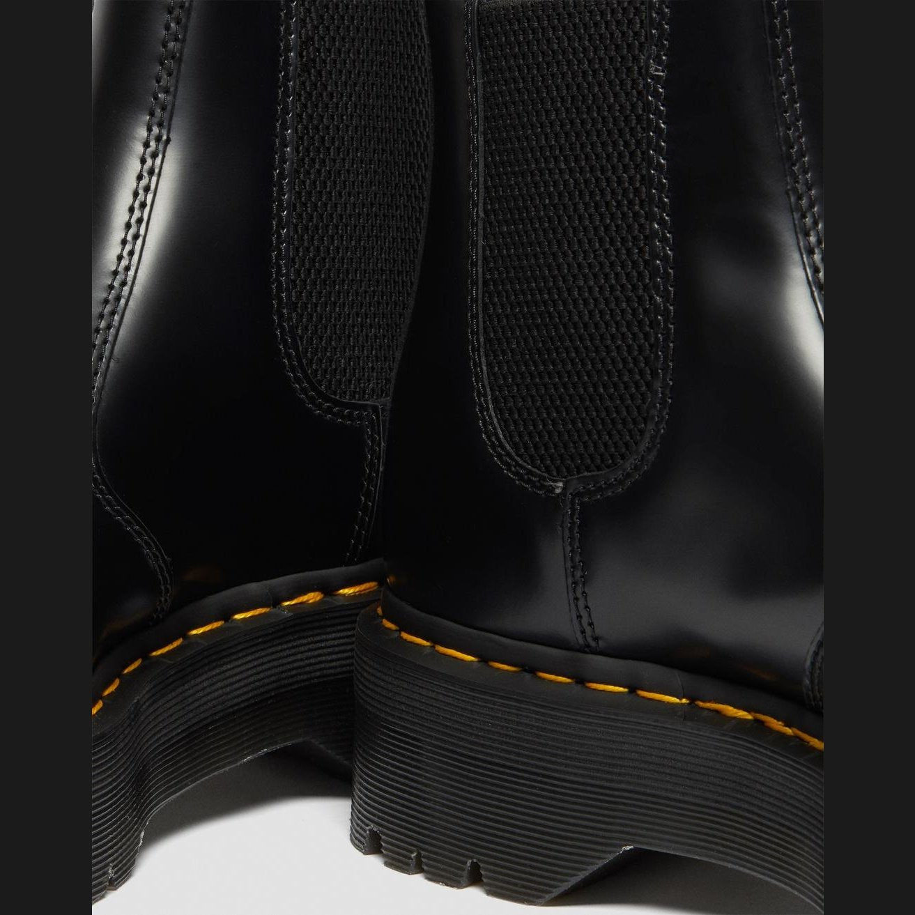 Dr martens store smooth chelsea boots