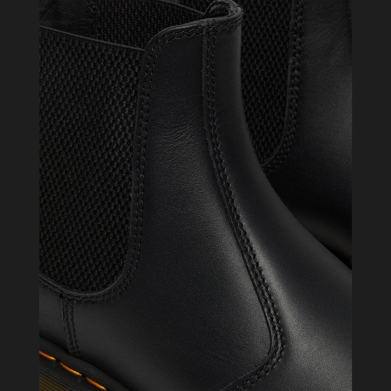 Dr martens 2976 hot sale chelsea boot black